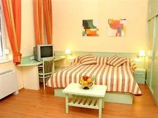 Kalma, Kalma Villa, ヘーヴィーズ