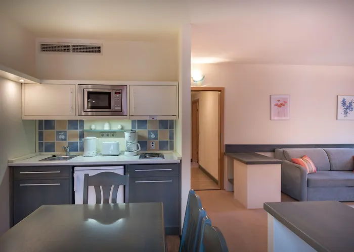 Kalma, Kalma Villa, ヘーヴィーズ